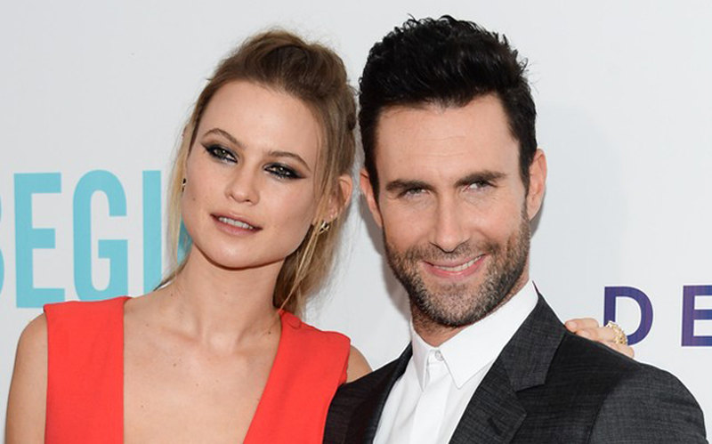 Adam Levine mostró la ‘pancita’ de su pareja embarazada - Imagen 1