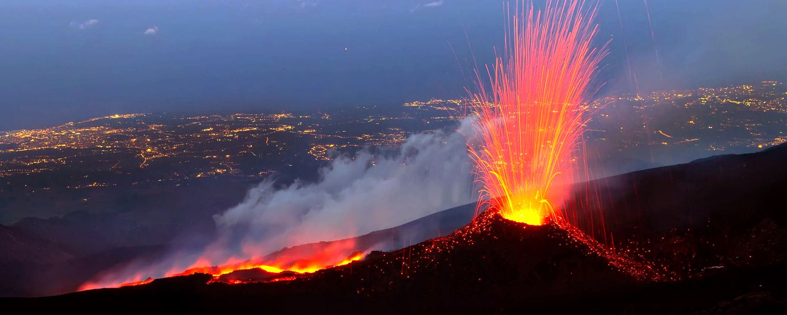 Diez heridos por una explosión volcánica en el Etna ...