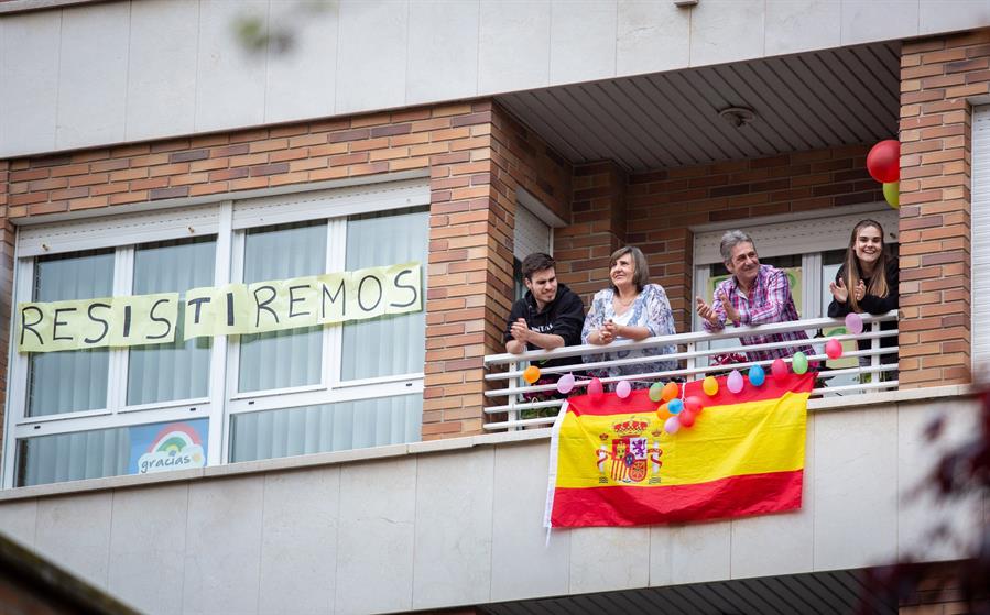 La Espana De Los Balcones Y Sus Aplausos Cumplen Un Mes