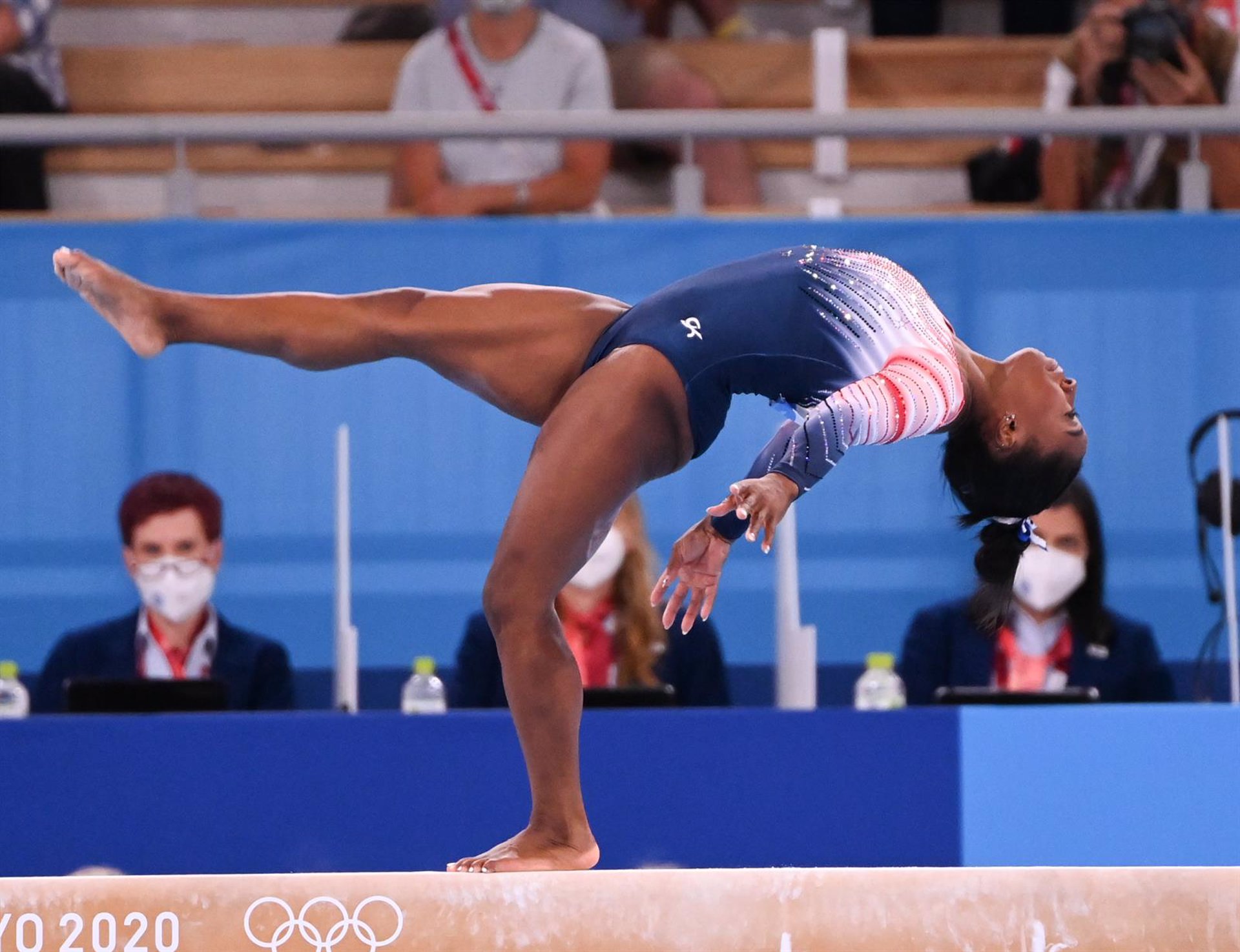 Simone Biles gana el bronce en barra entre ovaciones ...