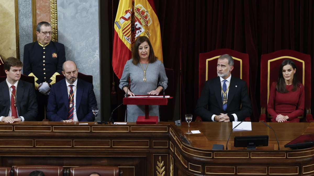 Arranca la legislatura: Díaz ataca a Calviño, la UE desmiente a Bolaños, tensión entre el Gobierno y jueces y cita ciega con Puigdemont