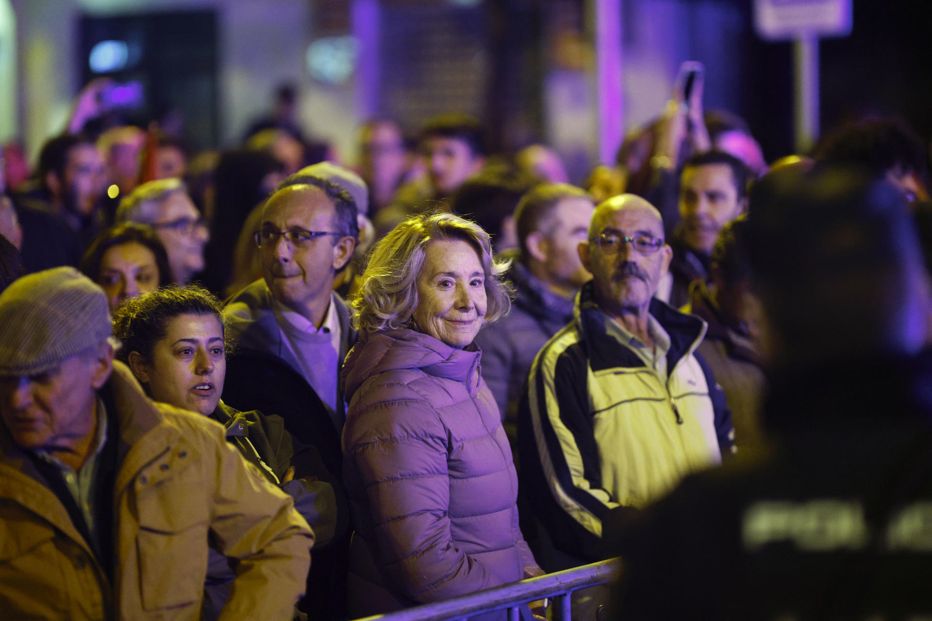 Aguirre se suma a la protesta frente a la sede del PSOE y pide un referéndum sobre la amnistía: &quot;Así lo votamos todos los españoles&quot;