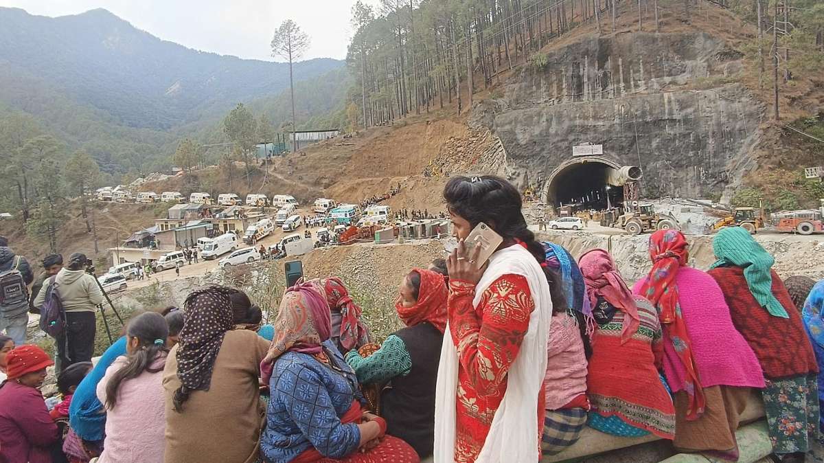 Final feliz en India tras el rescate de los 41 trabajadores atrapados durante 17 días en un túnel