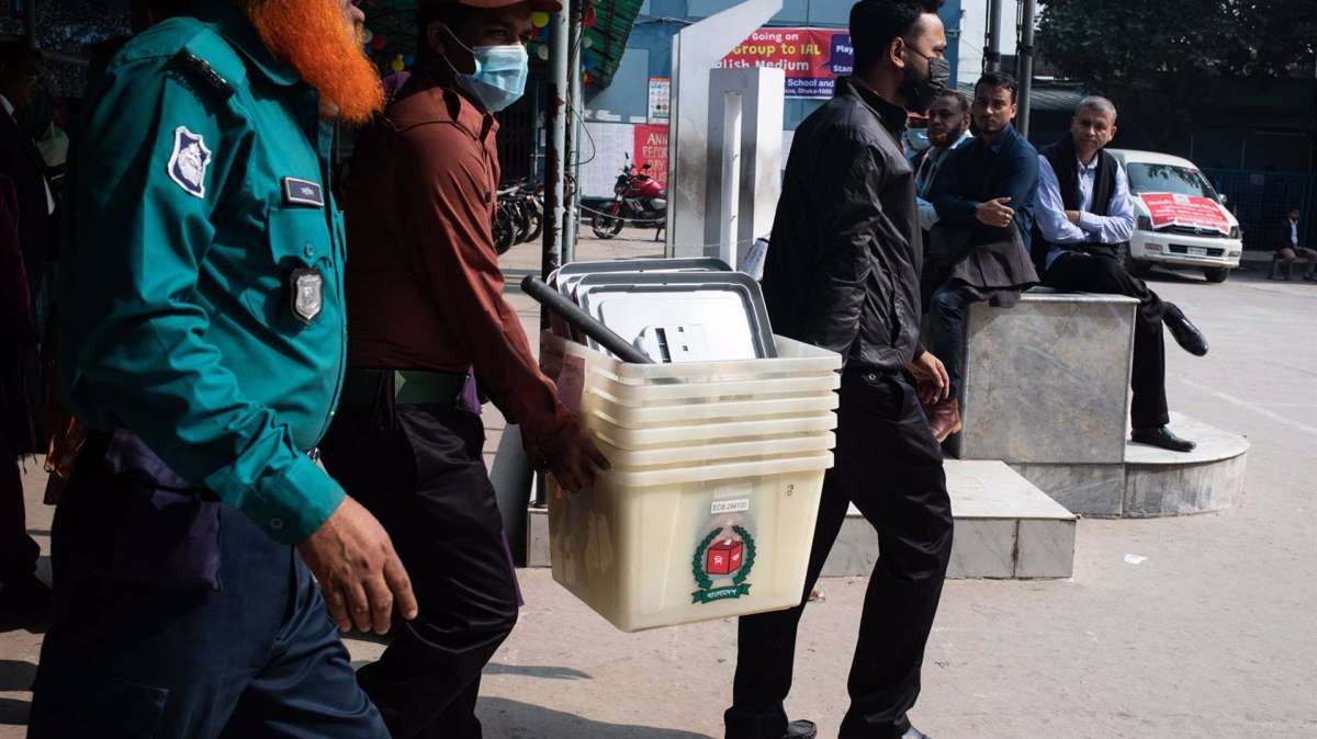 Concluye una votación en Bangladesh marcada por la baja participación y el boicot opositor